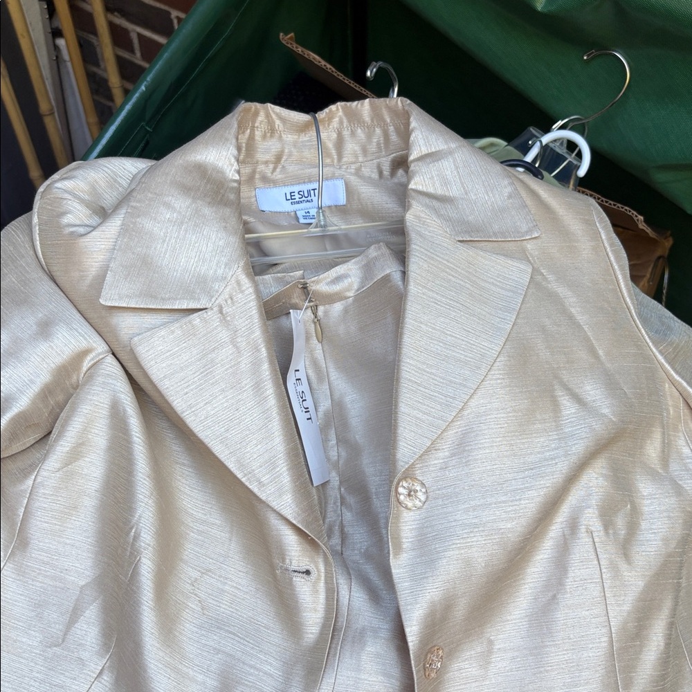Le Suit Shimmering Gold Ensemble - Picture 3 of 4